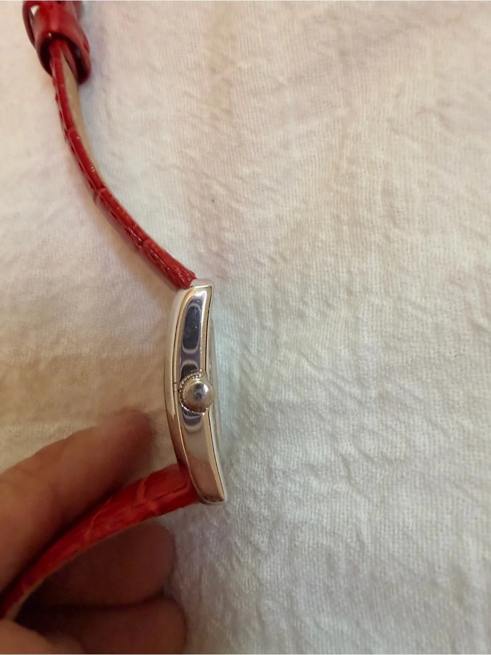 Red Croc-Embossed Leather Strap Square Face Watch mother of pearl face